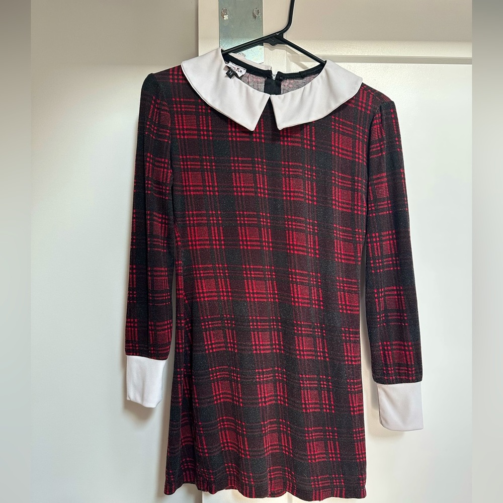 Vera’s Eye Candy red plaid long sleeve dress with white collar S/M